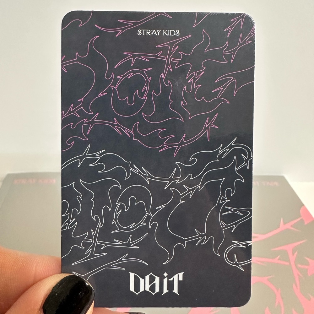 SKZ DO IT Lee Know Dark Concept Lenticular PC - Picture 4 of 4